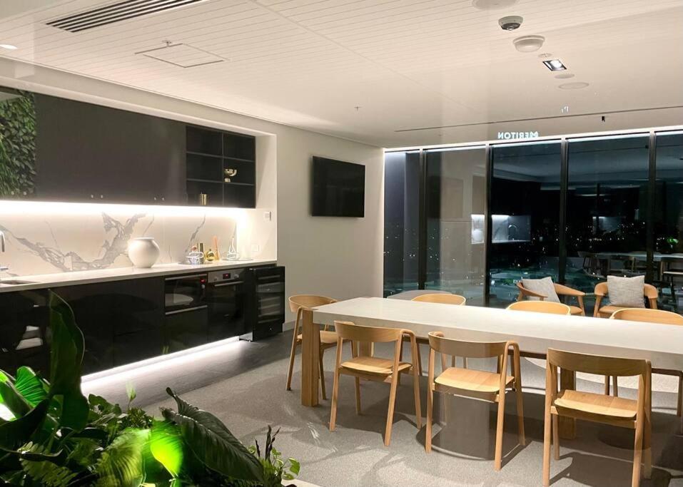 Stunning Riverview 1Bedroom Serviced Apt Guldkusten Exteriör bild